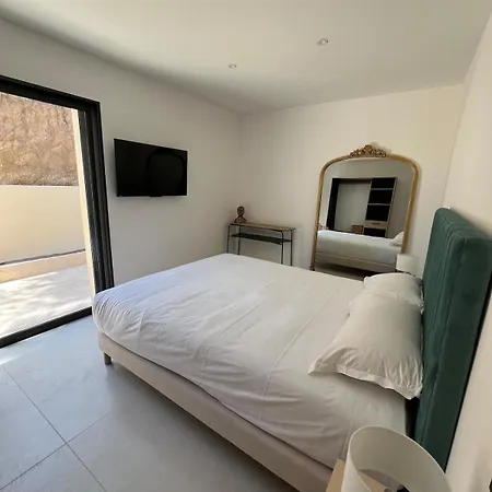 Antoine, Piscine & Vue Magique كوربارا