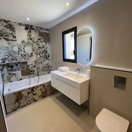 فيلة Antoine, Piscine & Vue Magique كوربارا