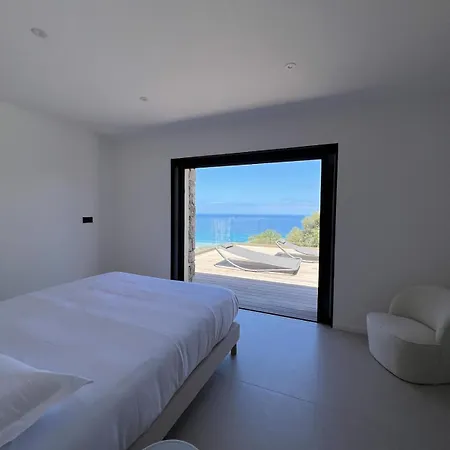 Antoine, Piscine & Vue Magique