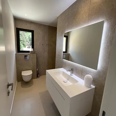 Antoine, Piscine & Vue Magique فيلة كوربارا