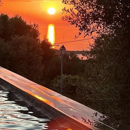 Antoine, Piscine & Vue Magique *