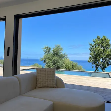 Antoine, Piscine & Vue Magique