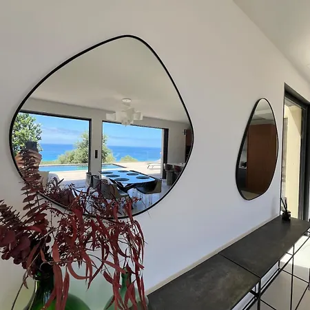 Antoine, Piscine & Vue Magique Villa