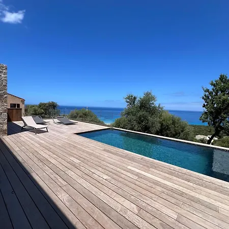 Antoine, Piscine & Vue Magique