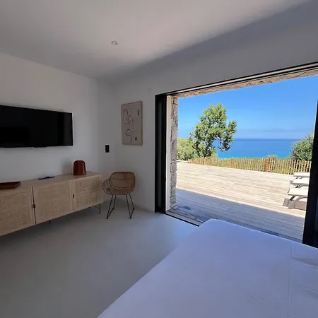 Antoine, Piscine & Vue Magique Villa