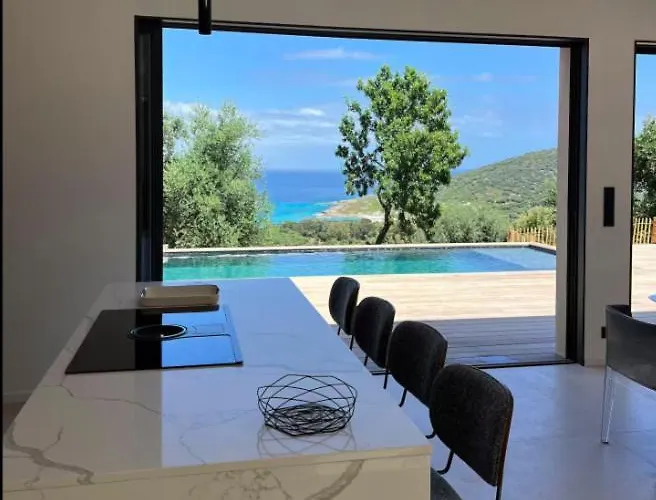 Antoine, Piscine & Vue Magique Villa Corbara