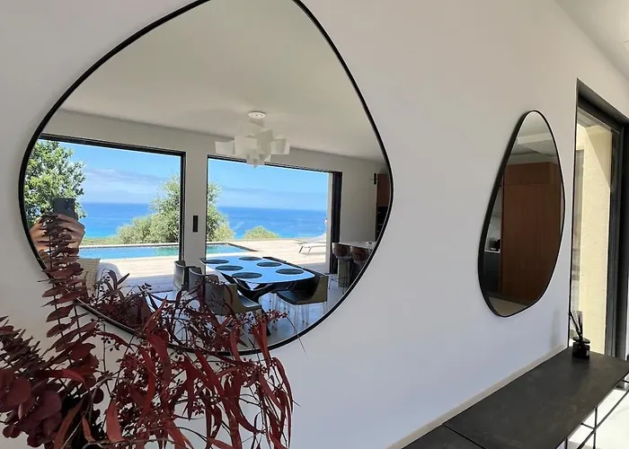 Antoine, Piscine & Vue Magique 别墅