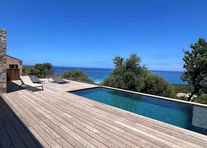 Antoine, Piscine & Vue Magique