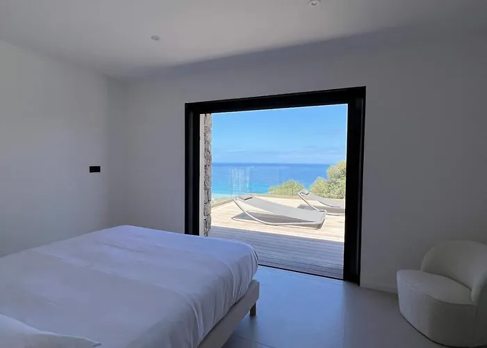 Antoine, Piscine & Vue Magique