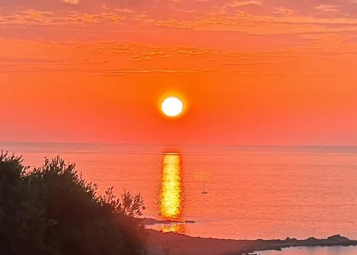 Antoine, Piscine & Vue Magique 别墅 *