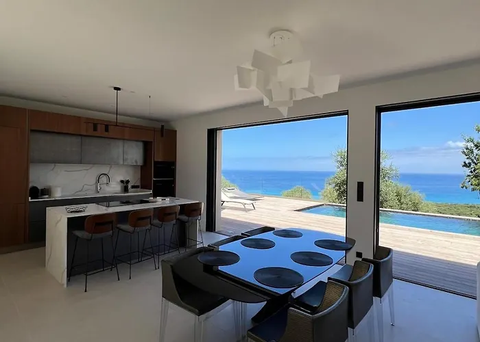 Antoine, Piscine & Vue Magique *