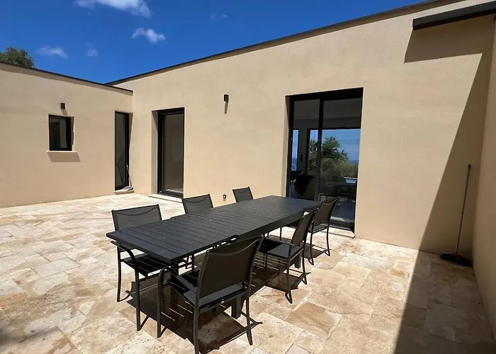 Antoine, Piscine & Vue Magique *