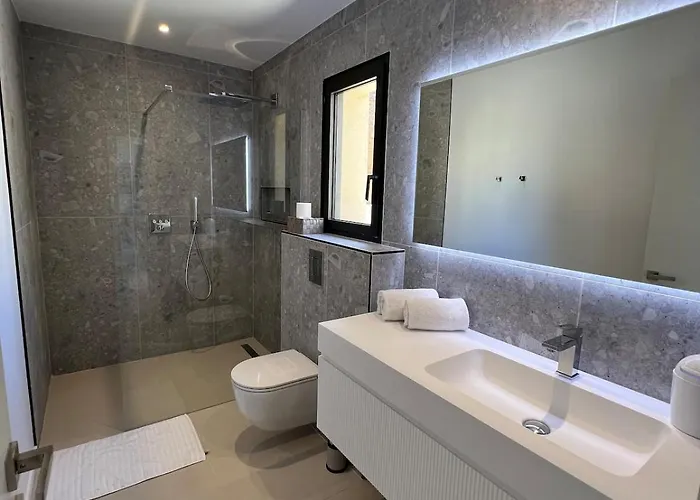 Antoine, Piscine & Vue Magique *