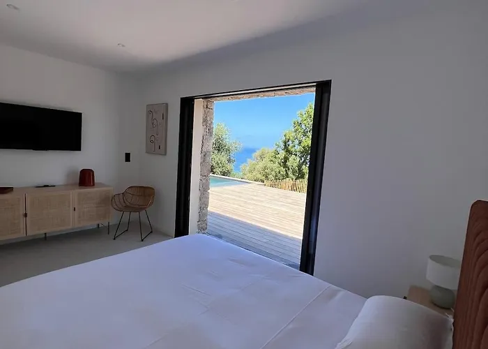 Antoine, Piscine & Vue Magique