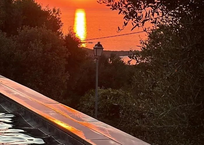 Antoine, Piscine & Vue Magique *